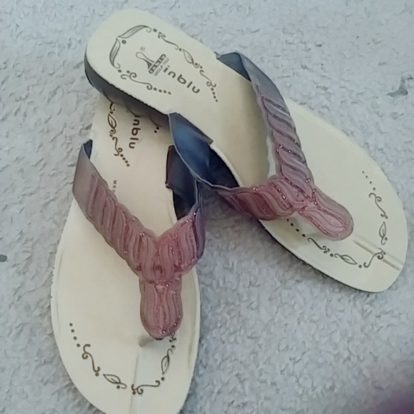 NWOT Special Embroidered Flat slip on Sandals - Picture 1 of 8